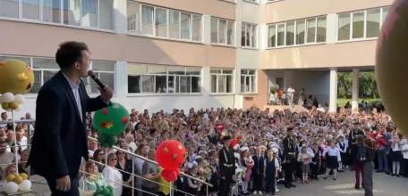 В Ельце в новый учебный год вступили более 9 тысяч школьников!