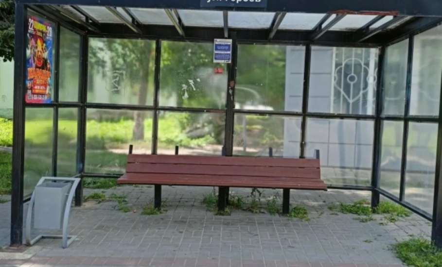 В городе продолжаются работы по благоустройству остановочных павильонов