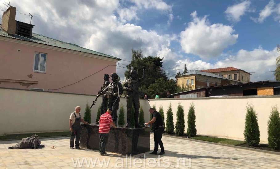 В Ельце учредители ООО &laquo;Елец дорога&raquo; установили памятник в честь памяти погибших жителей в СВО