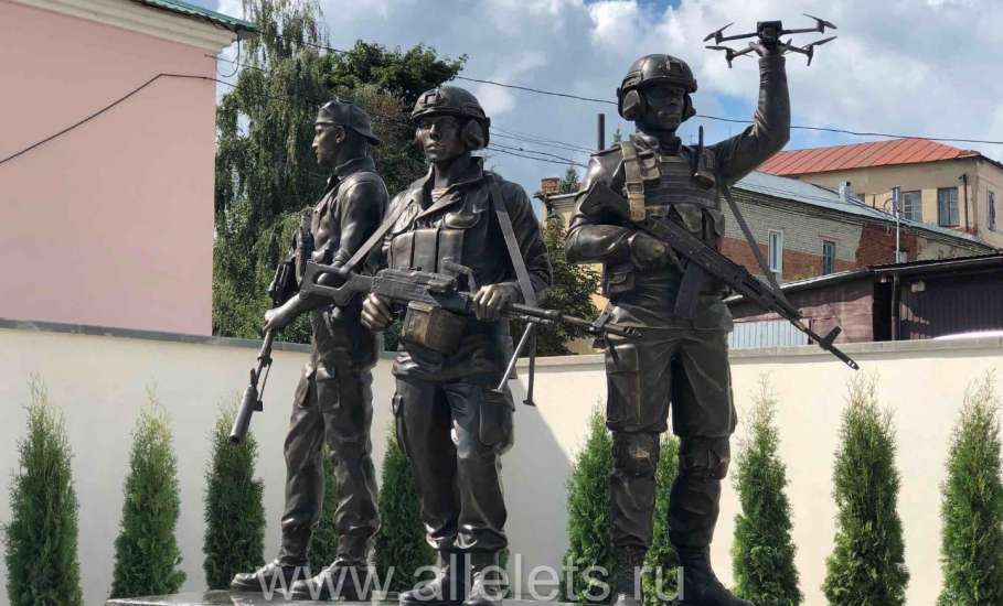 В Ельце учредители ООО &laquo;Елец дорога&raquo; установили памятник в честь памяти погибших жителей в СВО