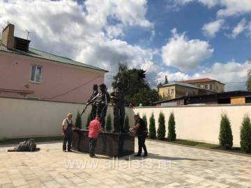 В Ельце учредители ООО &laquo;Елец дорога&raquo; установили памятник в честь памяти погибших жителей в СВО