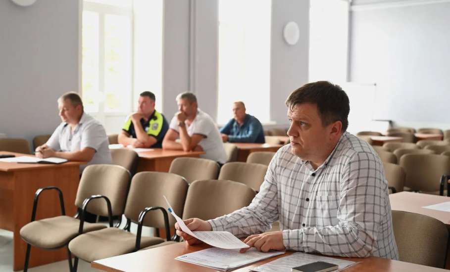 В администрации Ельца обсудили безопасность дорожного движения