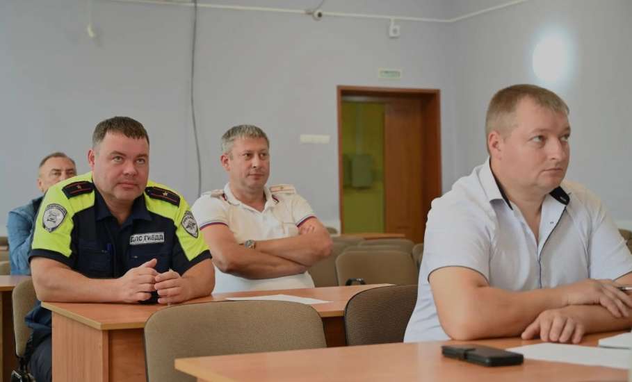 В администрации Ельца обсудили безопасность дорожного движения