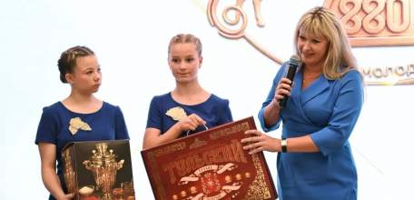 Торжественно открыли День города. В Центре молодёжи состоялось праздничное мероприятие, посвящённое 880-летию Ельца