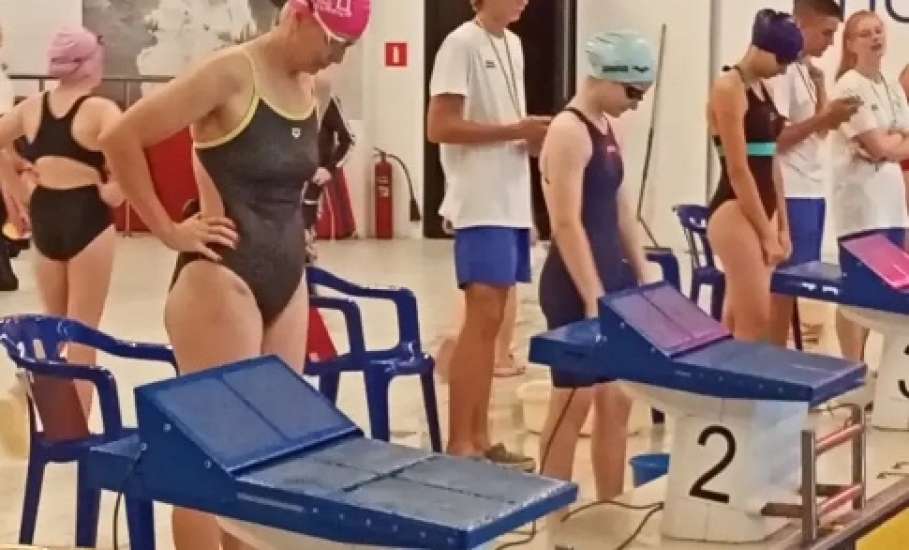 Праздник спорта на водных дорожках: в Ельце прошли соревнования по плаванию!