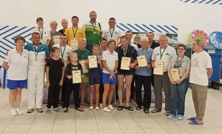 Праздник спорта на водных дорожках: в Ельце прошли соревнования по плаванию!