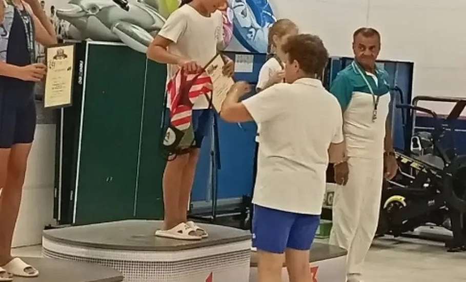 Праздник спорта на водных дорожках: в Ельце прошли соревнования по плаванию!