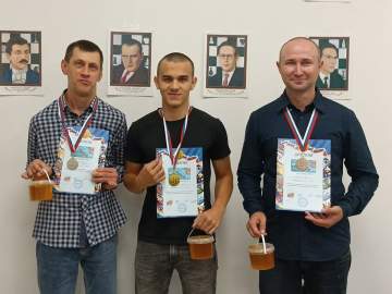 Эстафету соревнований, проводимых МБУДО "Спортивная школа №1" и посвященных Дню города, продолжили соревнования шахматистов