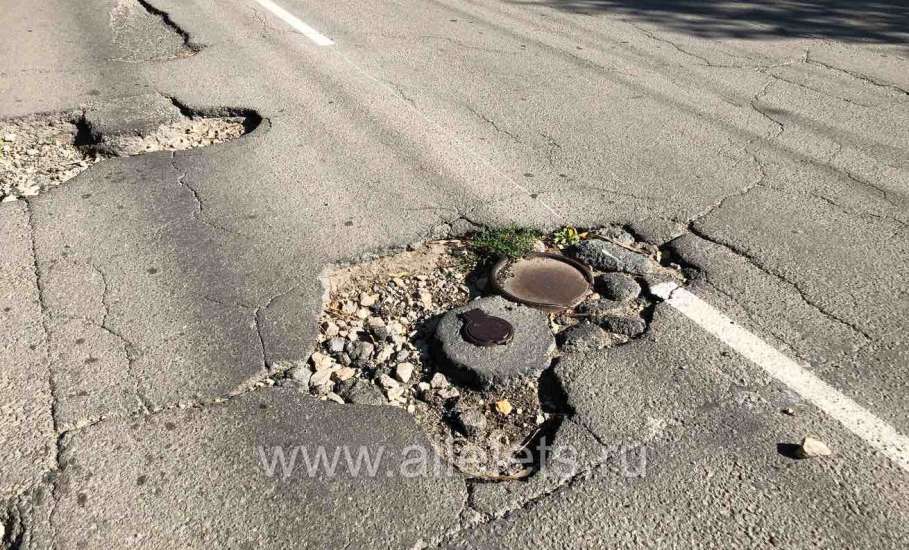 Ямы по улице Льва Толстого становятся всё больше!