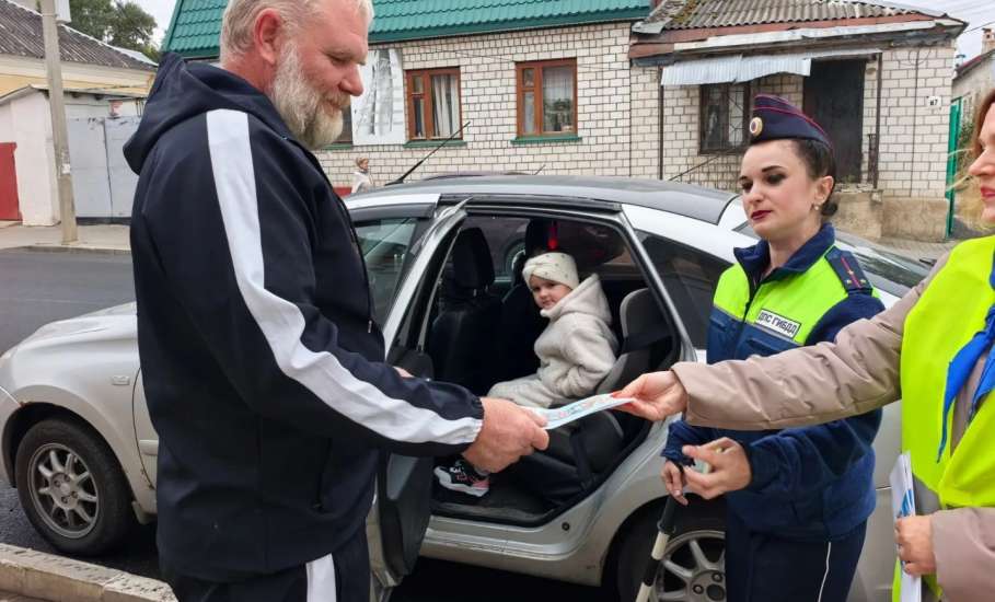 Сегодня утром, 15 сентября 2026 года, у детского сада № 1 г. Ельца было особенно оживлённо