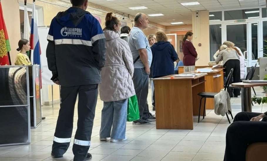 Ровно в 8:00 в Ельце начали свою работу более 50 избирательных участков