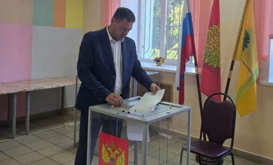 Ровно в 8:00 в Ельце начали свою работу более 50 избирательных участков