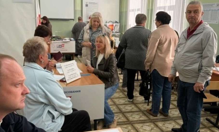 Ровно в 8:00 в Ельце начали свою работу более 50 избирательных участков