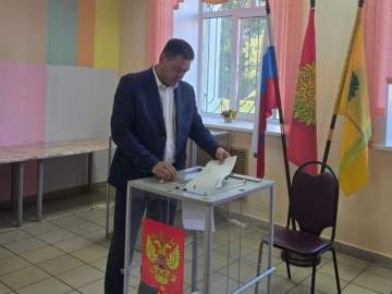 Ровно в 8:00 в Ельце начали свою работу более 50 избирательных участков