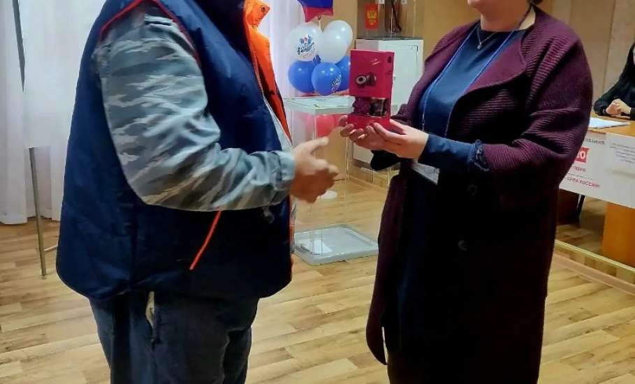 В Елецком районе сегодня на избирательных участках раздают подарки!