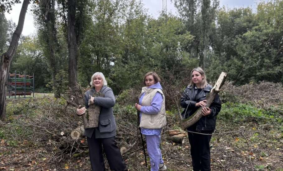 24 сентября коллектив ресурсного центра муниципальной системы образования города Ельца присоединился к общегородскому субботнику