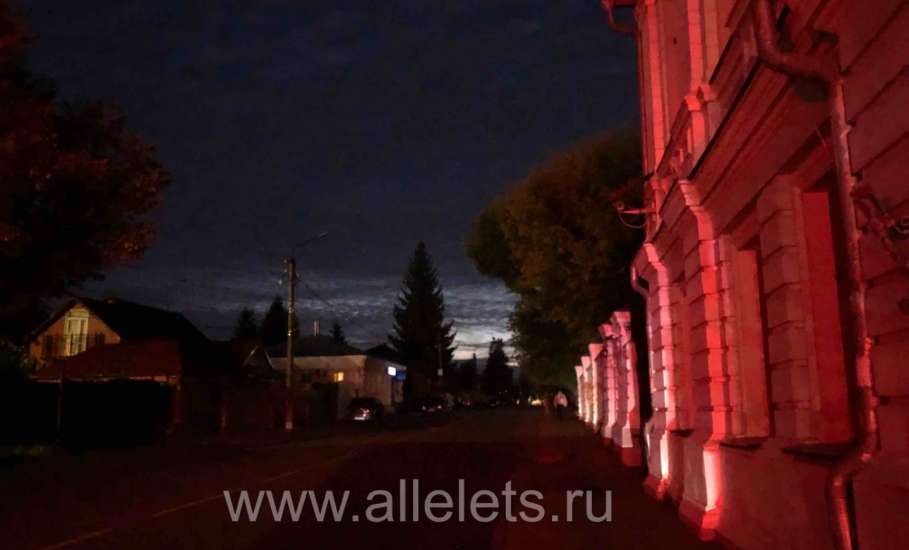 Почему в городе долгое время отсутствует уличное освещение по улице Льва Толстого?!