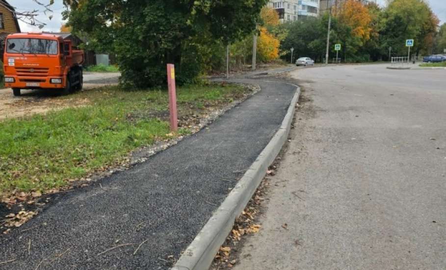 Завершается благоустройство тротуара по улице Концевой