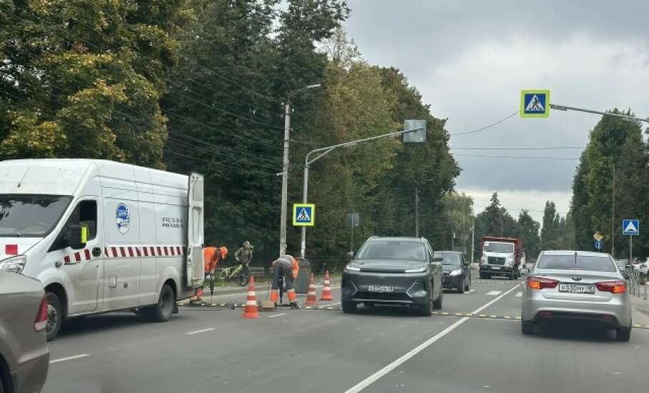 В Ельце продолжается установка искусственных дорожных неровностей