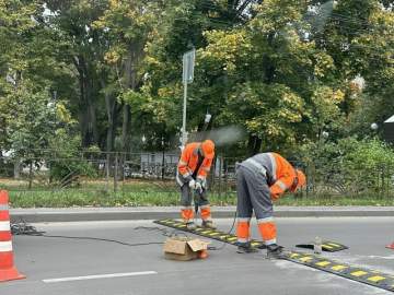 В Ельце продолжается установка искусственных дорожных неровностей