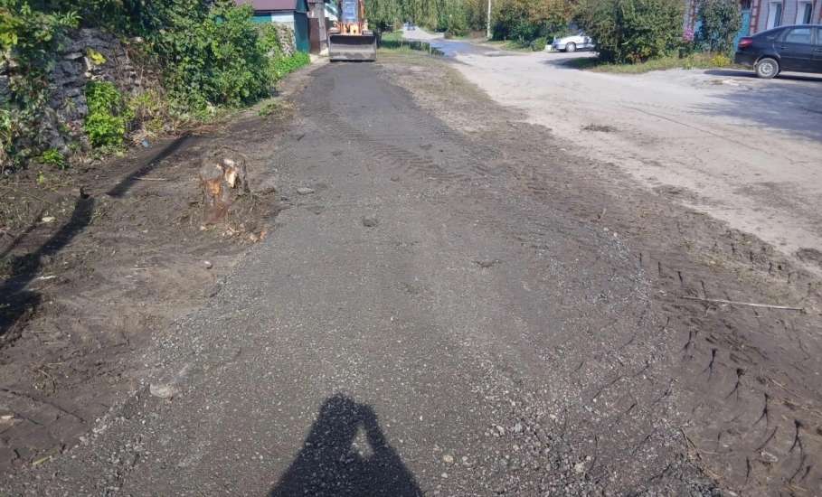 Поступали обращения жителей по поводу благоустройства тротуара на улице Пожарной.