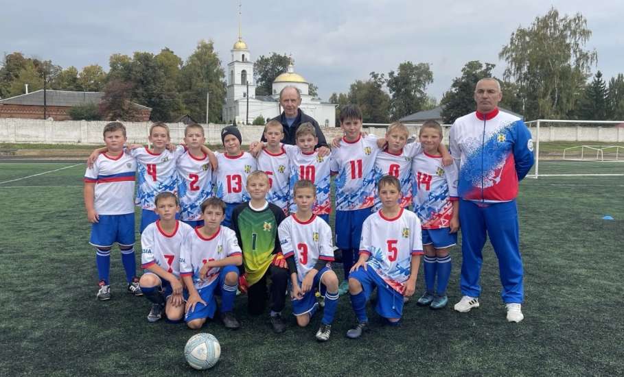 Команда спортивной школы Елецкого муниципального округа принимает участие в Чемпионате региона по футболу среди юношей