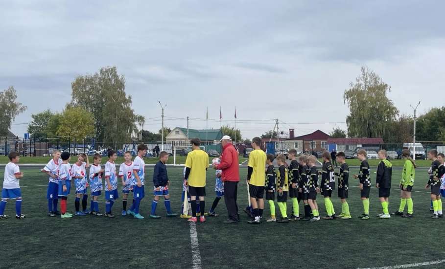 Команда спортивной школы Елецкого муниципального округа принимает участие в Чемпионате региона по футболу среди юношей