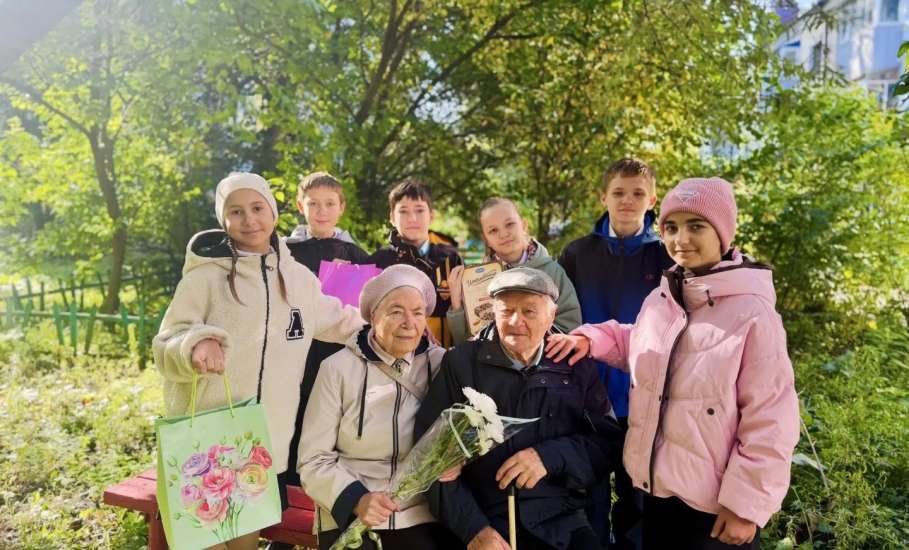 В Ельце навестили ветеранов