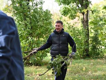 В Сквере воинов-интернационалистов снова прошел субботник
