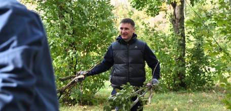 В Сквере воинов-интернационалистов снова прошел субботник