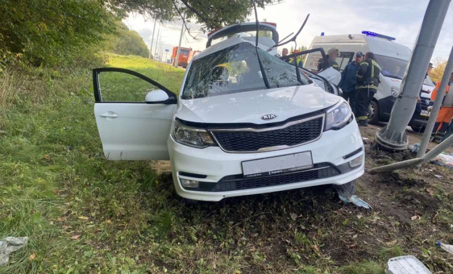 В Елецком округе автомобилистка допустила съезд транспортного средства с дороги!