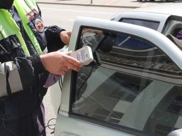Сразу трех водителей арестовали в Липецке за управление автомобилями, тонированными с нарушениями!