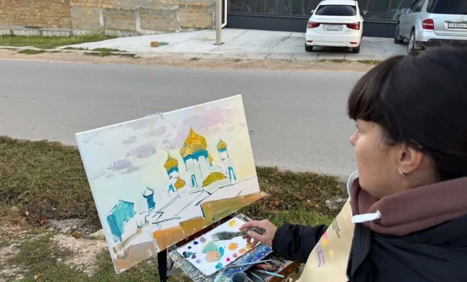 Молодые художницы Ельца принимают участие в крымском пленэре &laquo;Храмы на рассвете&raquo;