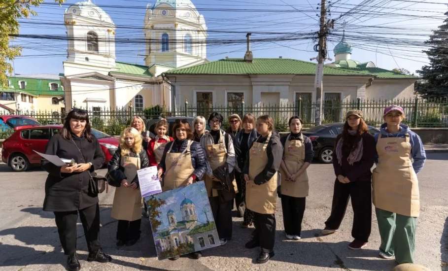Молодые художницы Ельца принимают участие в крымском пленэре &laquo;Храмы на рассвете&raquo;