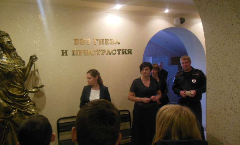 Учащиеся образовательных учреждений Ельца побывали на экскурсии в здании городского суда