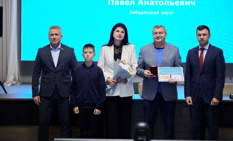 Поздравляем наших ельчан &mdash; отцов, удостоенных почётного знака &laquo;За верность отцовскому долгу&raquo;!