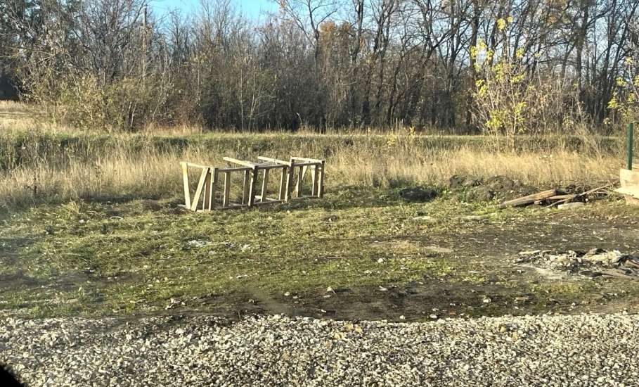 В Елецком округе в ходе регулярного мониторинга была обнаружена стихийная свалка бытовых отходов!