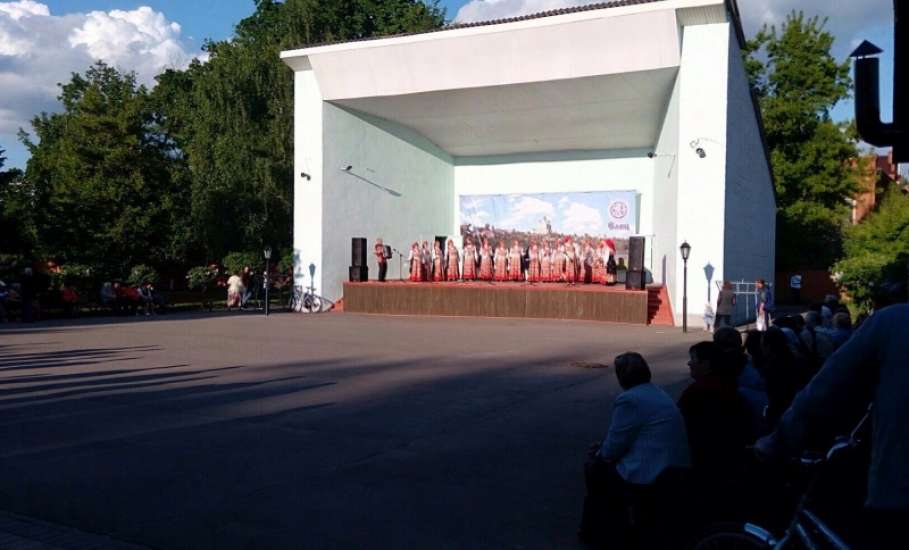 В Городском парке прошёл концерт народных творческих коллективов «Ты, Россия, и сердце, и песня моя!»