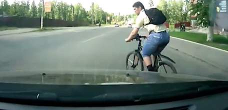 По Ельцу ездит «велосипедист-смертник»