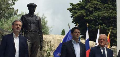 Во Франции открыли памятник Ивану Бунину