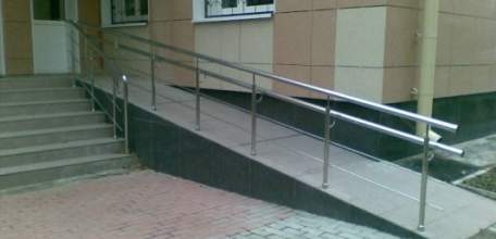 В Ельце за отсутствие пандуса оштрафован фотосалон