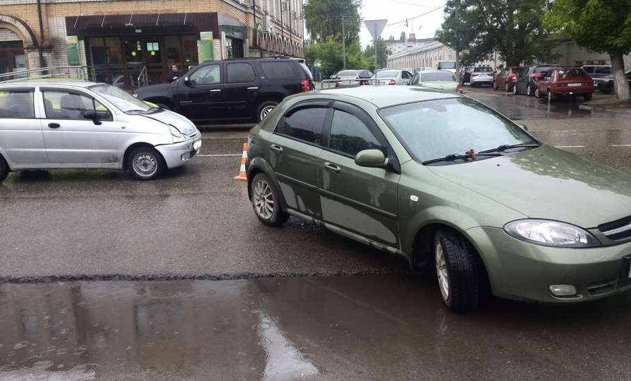 9 июня в Ельце на Комсомольской улице произошло ДТП