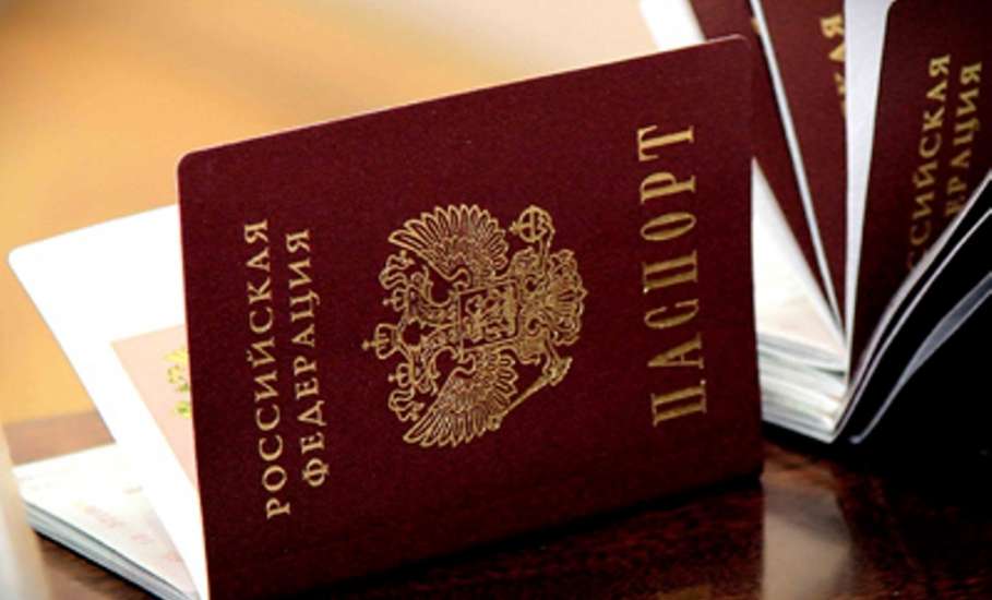 5-ти лучшим елецким школьникам вручили паспорта