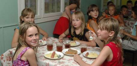 Прокуратура г. Ельца выявила нарушения при организации питания детей в летних лагерях