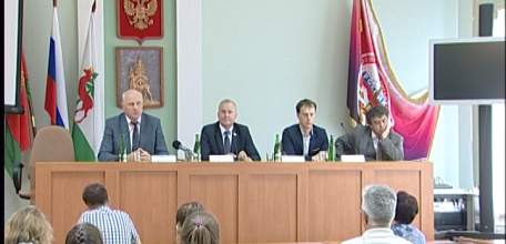 Детские площадки, тротуары, театры и парки – совместная работа для города партии, депутатов и администрации