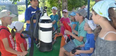 Воспитанники палаточного лагеря «Эдельвейс» побывали в гостях у спасателей