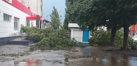 На прошедших выходных экстренные службы города ликвидировали последствия урагана