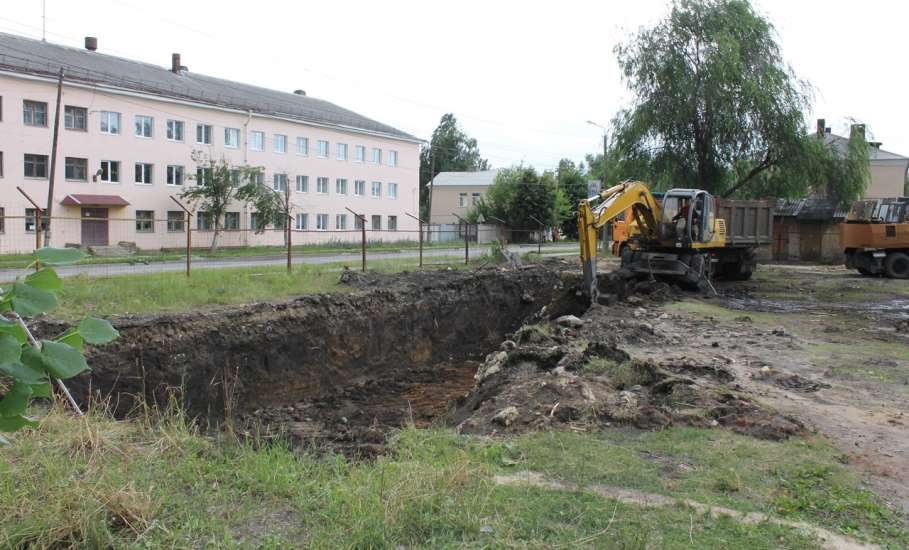 Активисты ОНФ в Липецкой области обеспокоены застройкой вблизи жилого дома в Ельце