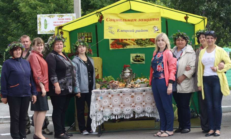 Социальные работники Елецкого района стали участниками гастрономического фестиваля «Черкасский огурец»