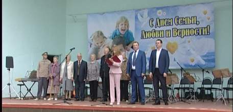 8 июля в Городском парке чествовали супружеские пары, которые прожили в браке 50, 55 и 60 лет
